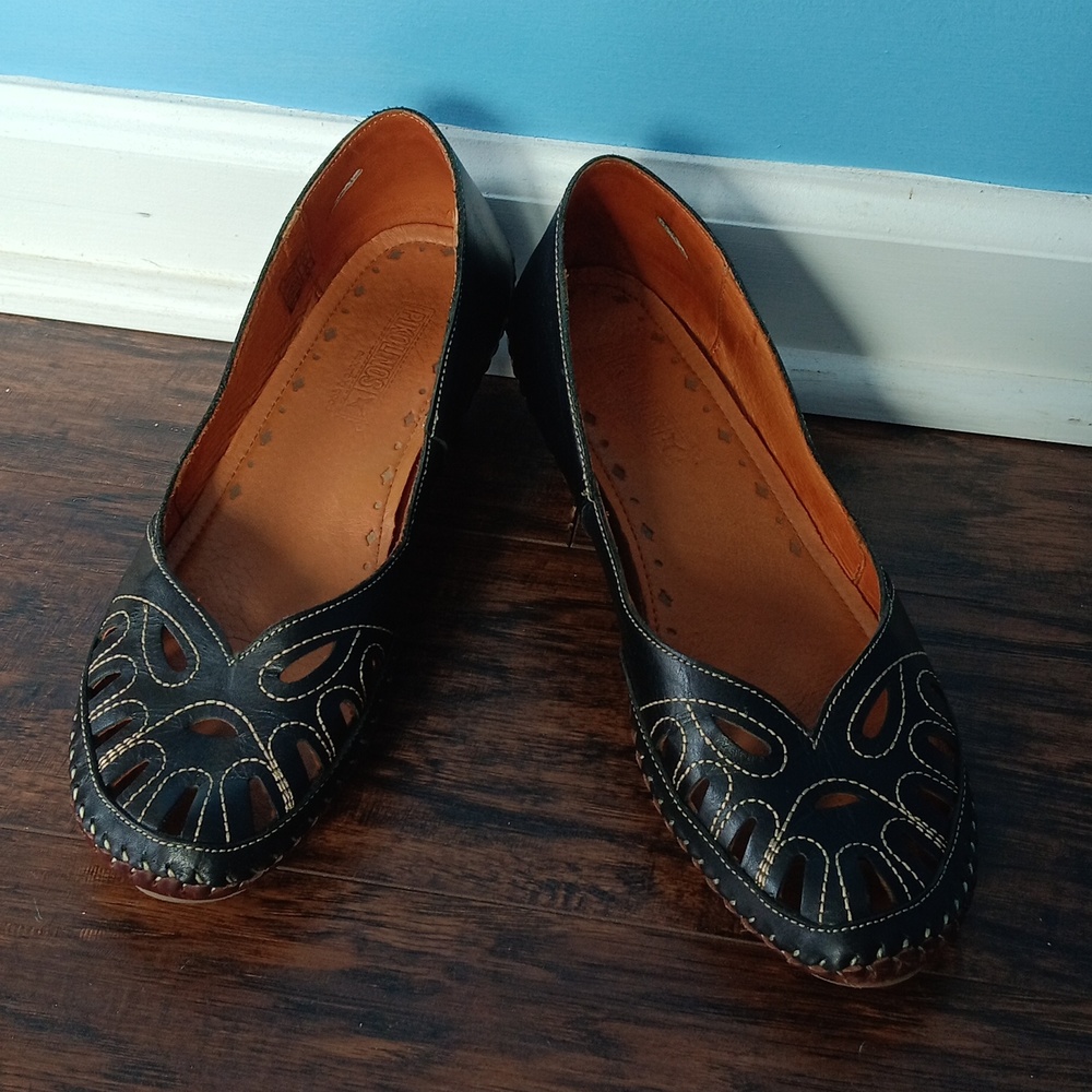 Pikolinos women's leather slip on kitten heel size 39